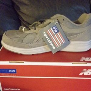 Brand new, New Balance 877